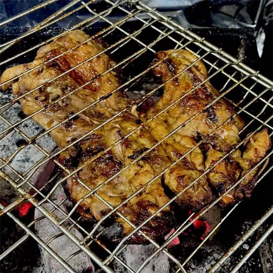 吊炉生烤鸡架 Charcoal Smoked Chicken Racks